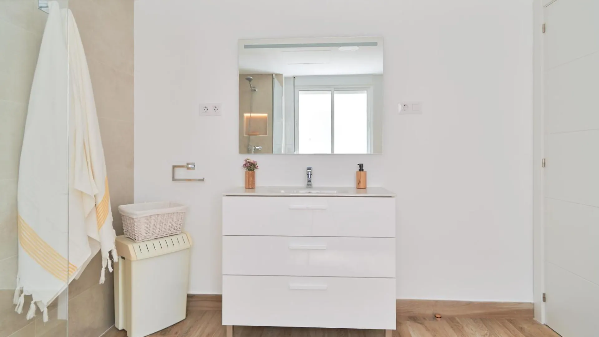 公寓 Luminoso Apartamento En Primera Linea De Playa En 埃斯特波纳 西班牙